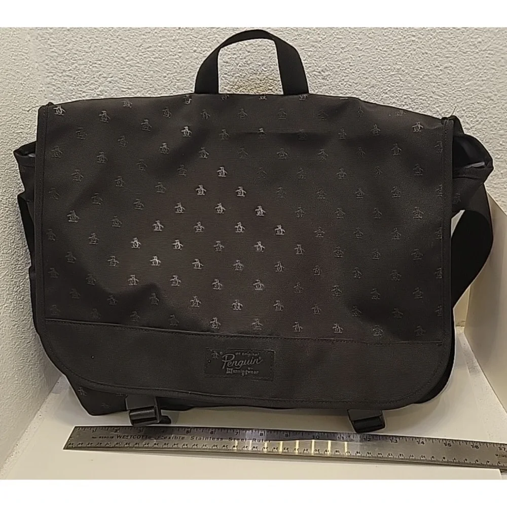 Original Penguin Messenger Bag‎ by Munsingwear Laptop Black Penguin Logo